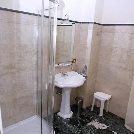 לינה וארוחת בוקר La Terrazza 3*